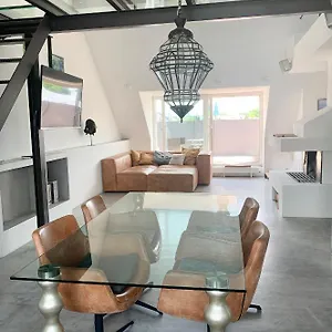 Apartment Schoene Dachgeschoss-maisonette, München
